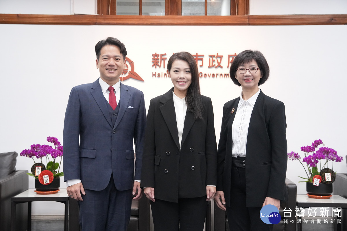 左起副市長邱臣遠、市長高虹安、秘書長張治祥。