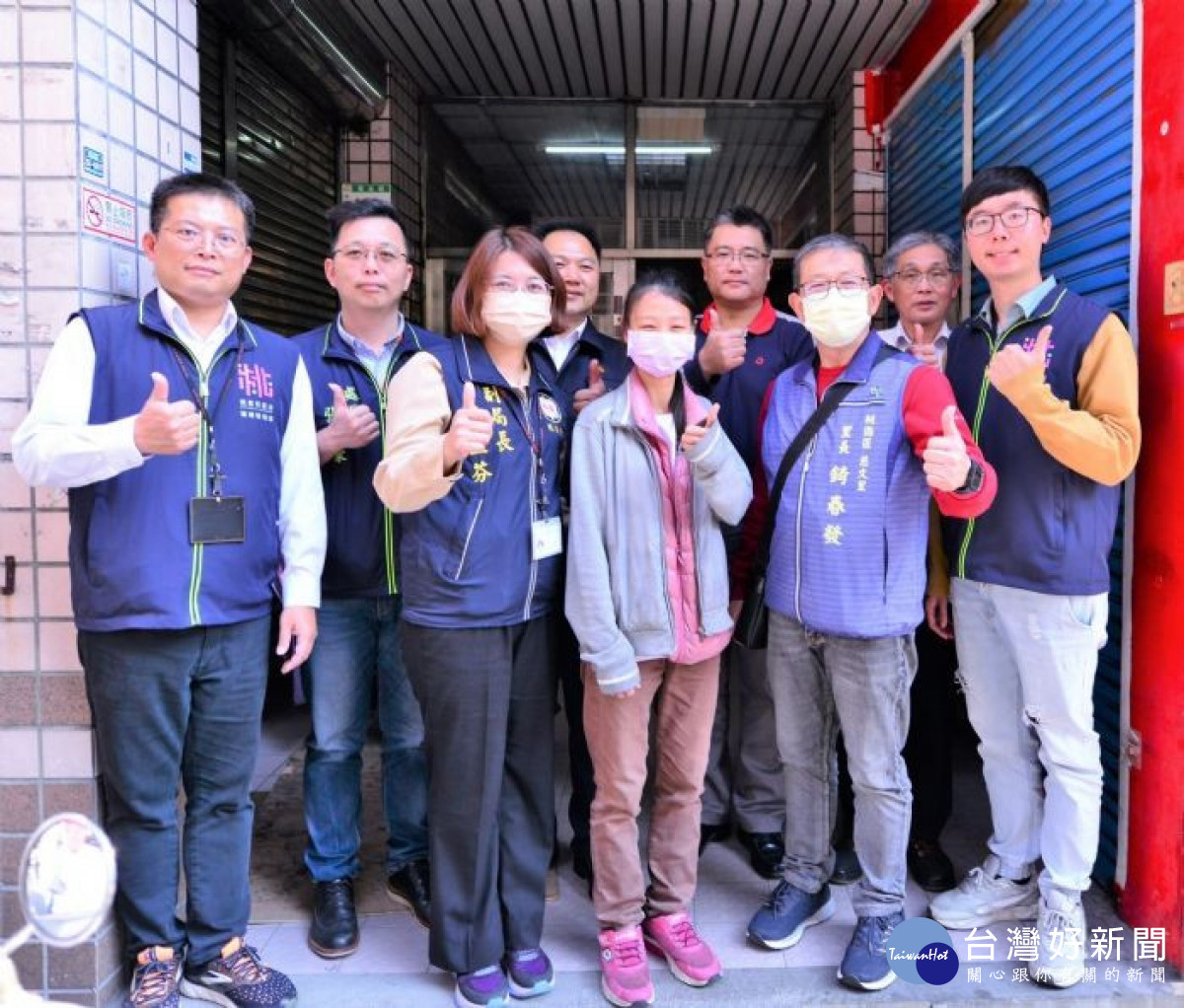 桃市環保局與在地善心企業關懷資收個體戶。