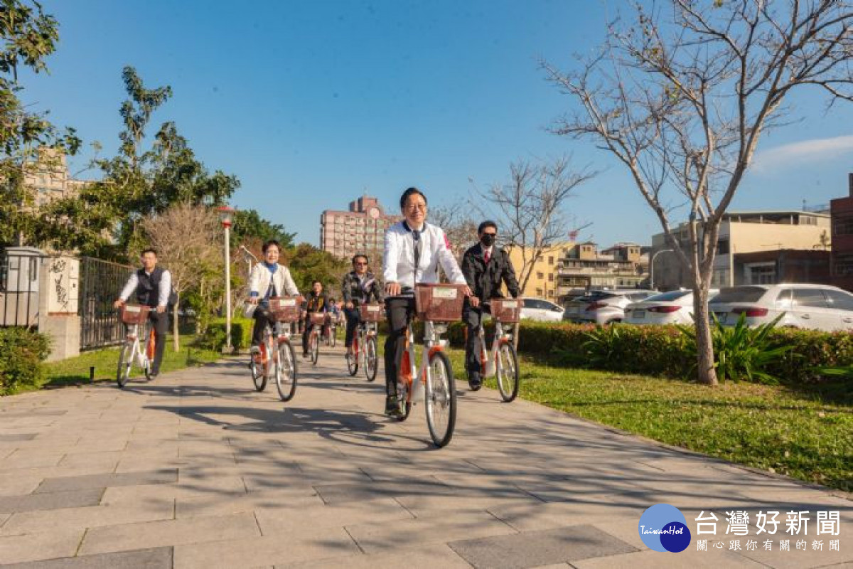 騎乘YouBike2.0 E電輔車更加省力省時。<br /><br /> 