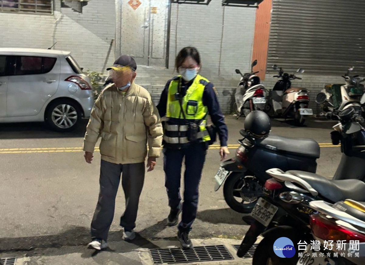 大甲熱心員警協助載送90歲老翁返家，深得家屬感激。