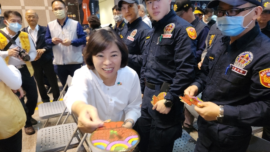 加強春安 聯合宣慰分送龍年小紅包 嘉義市長黃敏惠率隊勉勵重要節日安全維護工作執勤人員