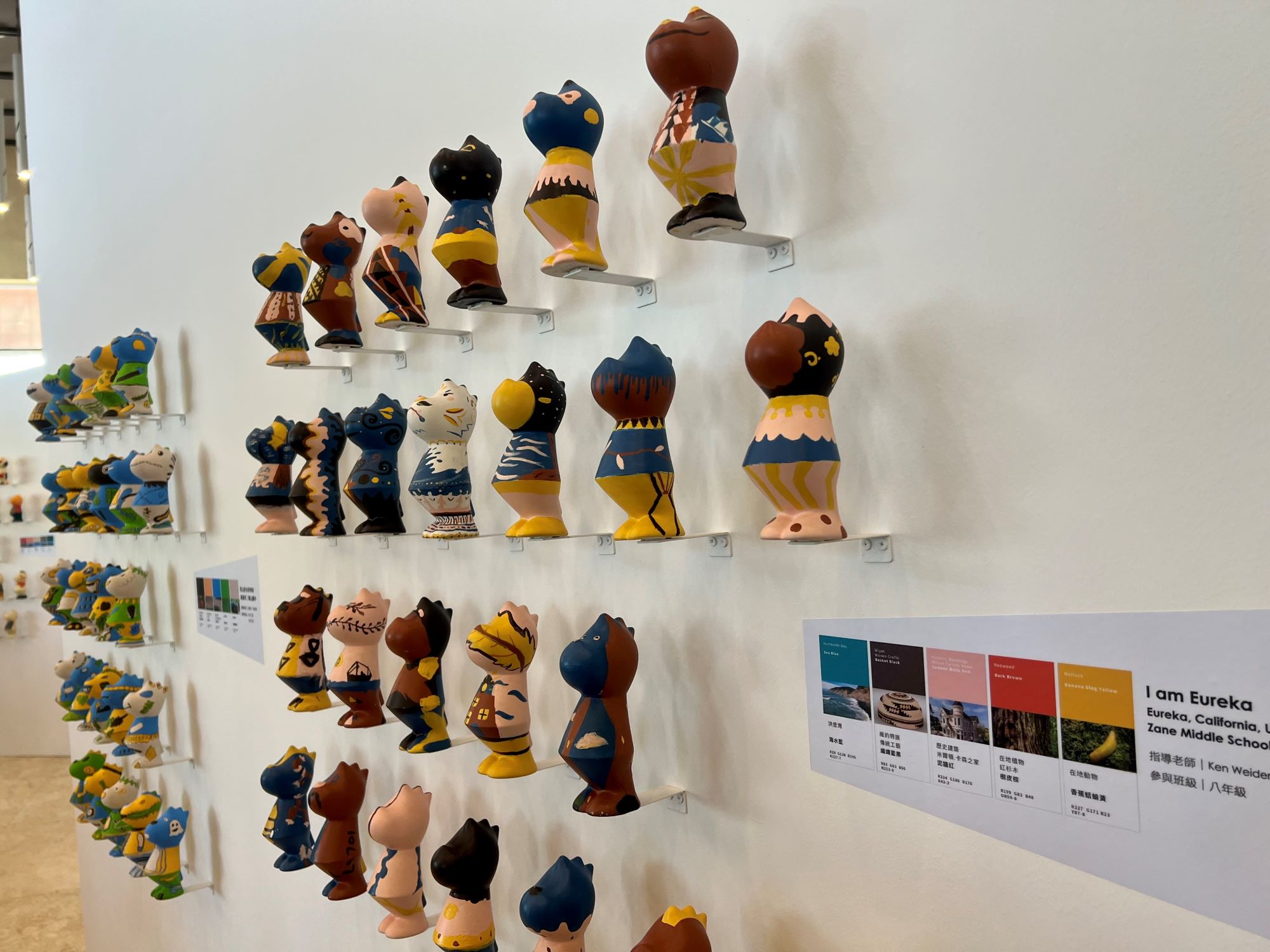 ▲美國原住民中學Zane Middle School作品跨海參與「感動龍 高美特展」。（記者程啟峰攝）