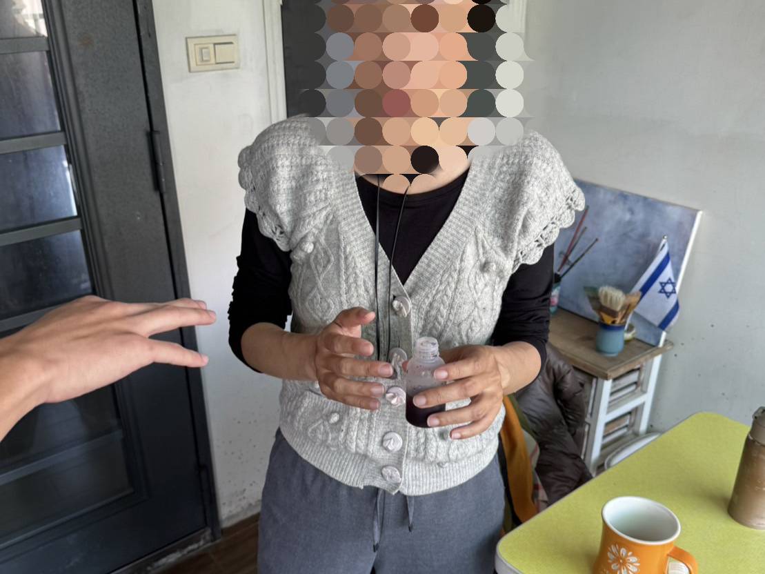 ▲大南門碑林石碑潑灑溶液案,南警二分局北上拘提涉案戴姓女子。(圖/記者陳彥霖翻攝)