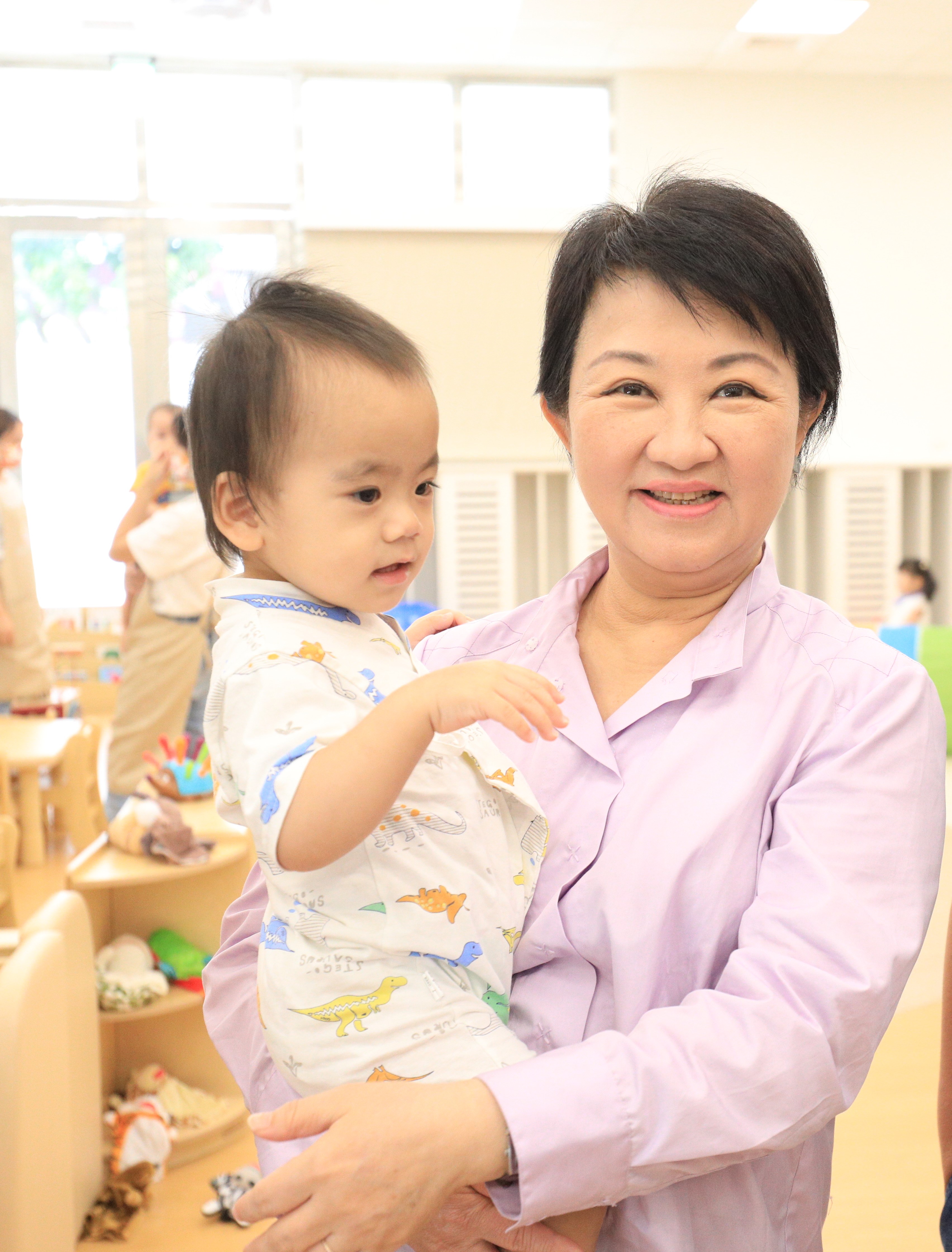 媽媽市長足感心！中市府年前發放寶寶補助
