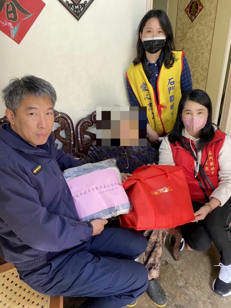 金山分局融入社區,關注弱勢家庭與長者。