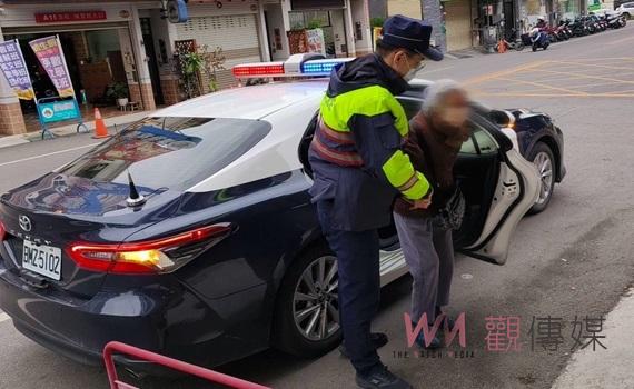 8旬婦找孫卻迷途 螺警暖心護送返家