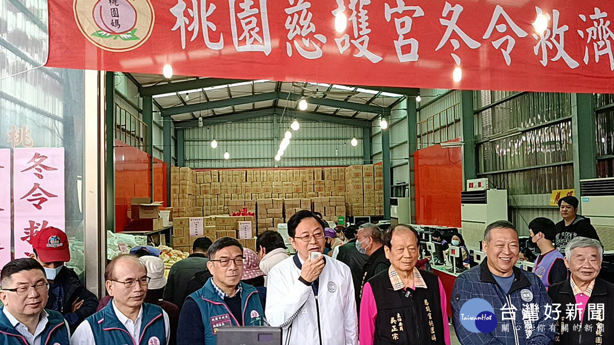 慈護宮發放冬令救濟物資一千二百萬元 張善政:讓民眾能團圓過個好年