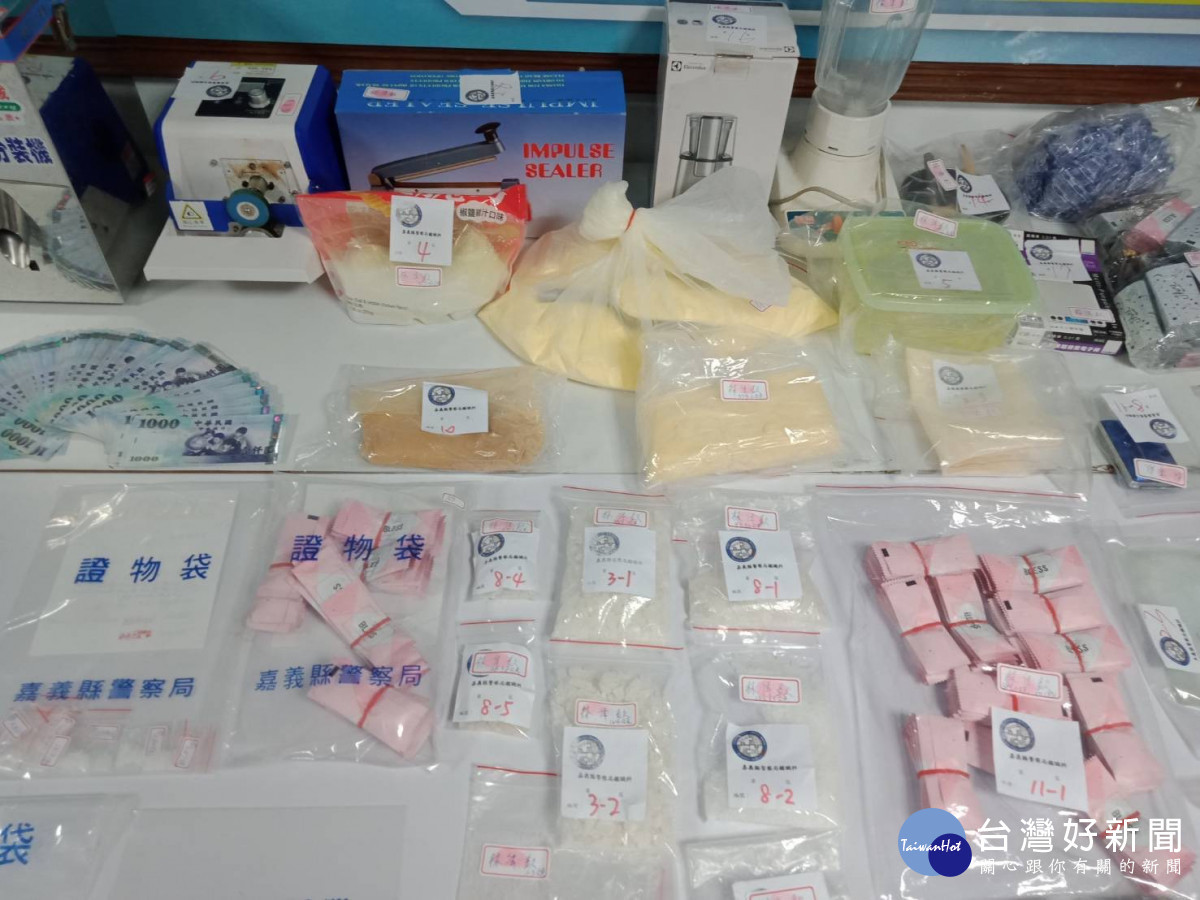 春安首日,嘉義縣少年隊查獲毒品分裝工廠,起獲毒品及分裝工具/陳致愷翻攝