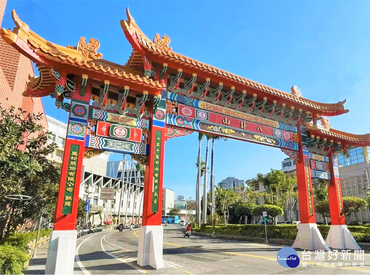 陪過彰化鄉親60年歷史的八卦山牌樓修復後，風華再現。圖／記者鄧富珍攝