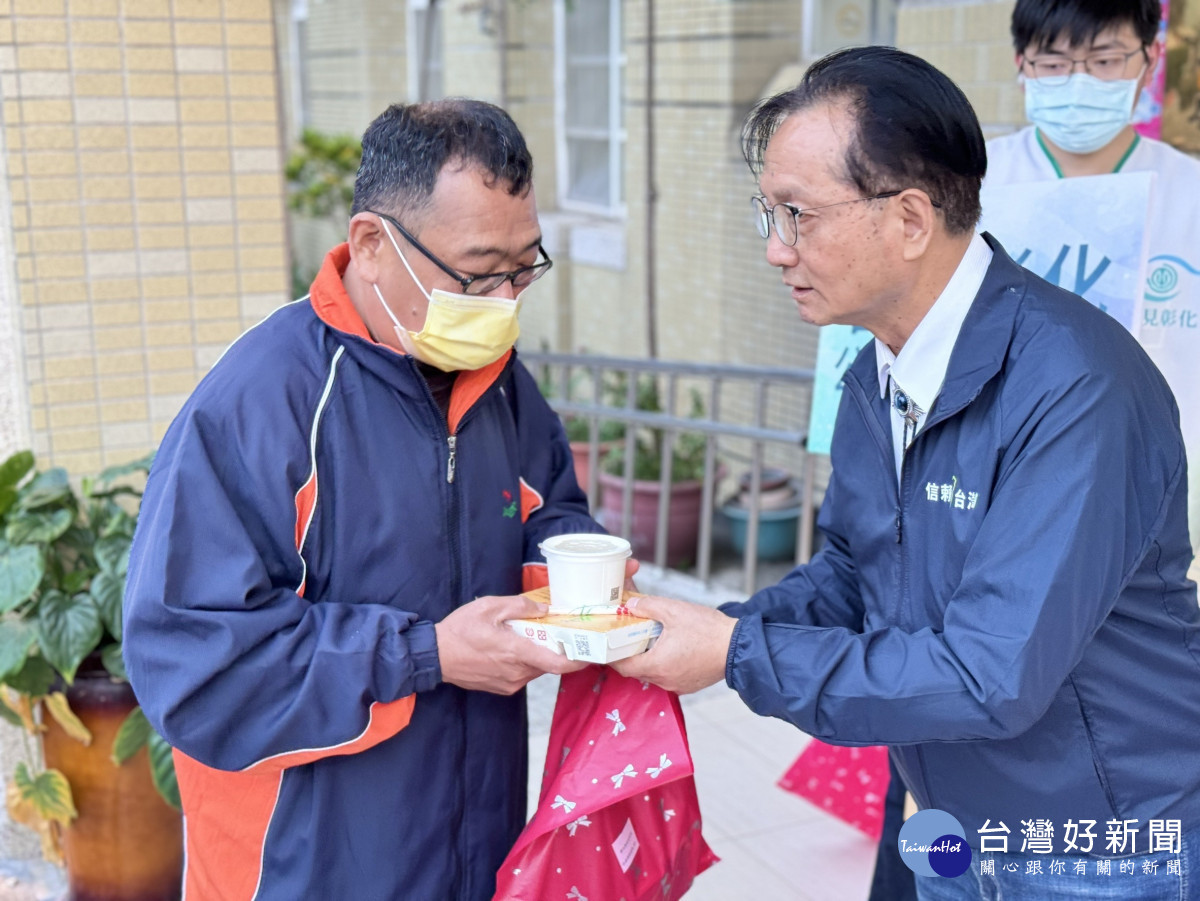 歲末街頭送暖,彰化市長林世賢「看見彰化公益發展協會」齊心關懷街友行動。
