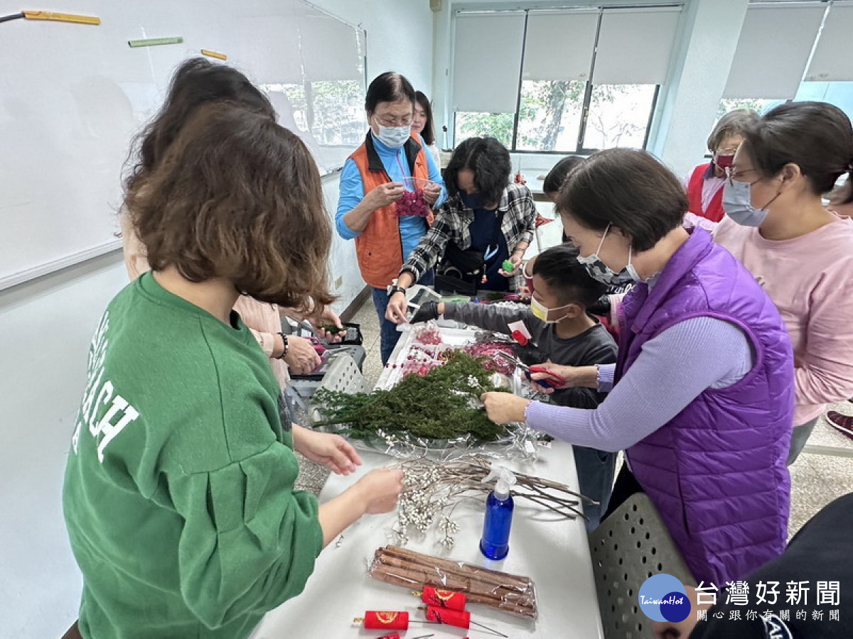 ▲鳳山長青學苑新春開運植栽課程。