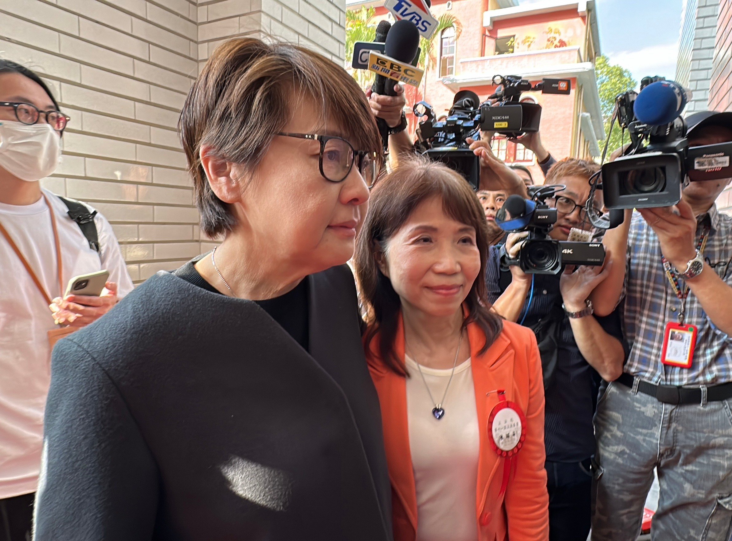陳昭姿1日投票時,院長選票被認定廢票,黃珊珊事後和陳手牽手走進議場,稱只是小疏失,請外界不用再做文章。林啟弘攝