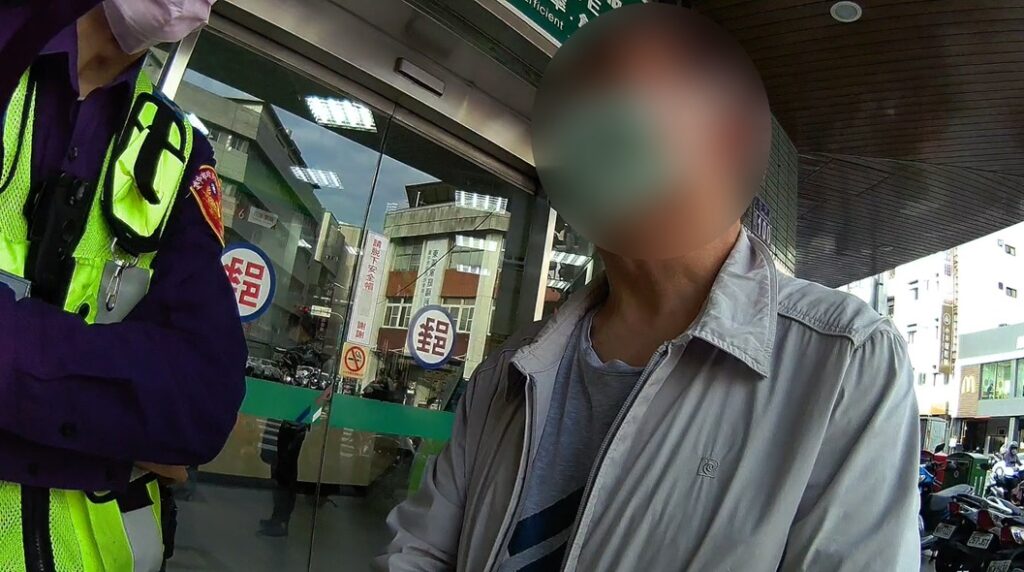 ▲圖說:65歲吳男誤中「網路愛情詐騙」陷阱欲匯款,行員察覺異常、報警協助 (圖/台中市政府提供)