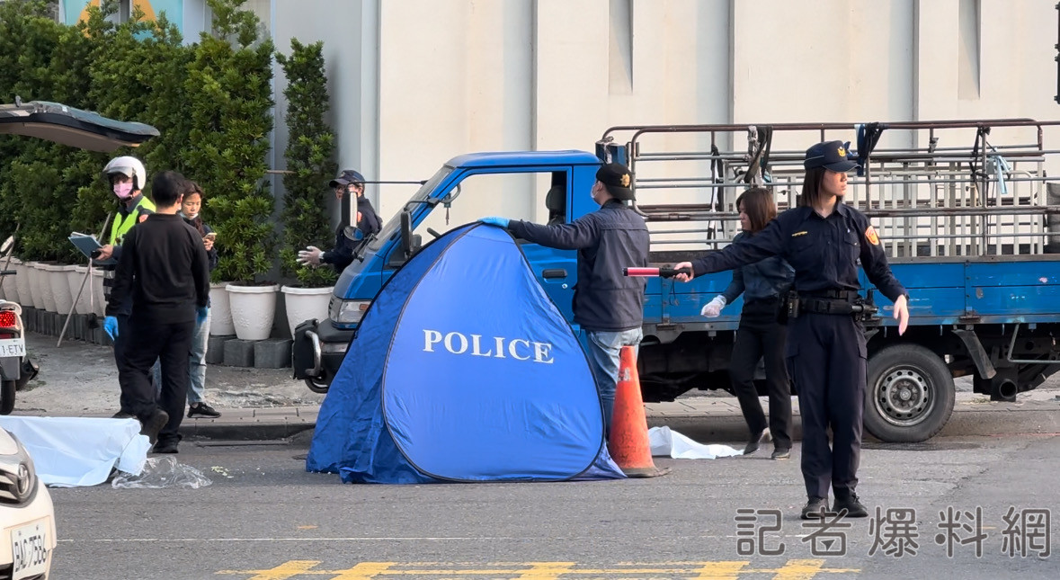 ▲高雄三民二分局「民族派出所」對面,今下午發生一起死亡車禍。(圖/民眾提供)
