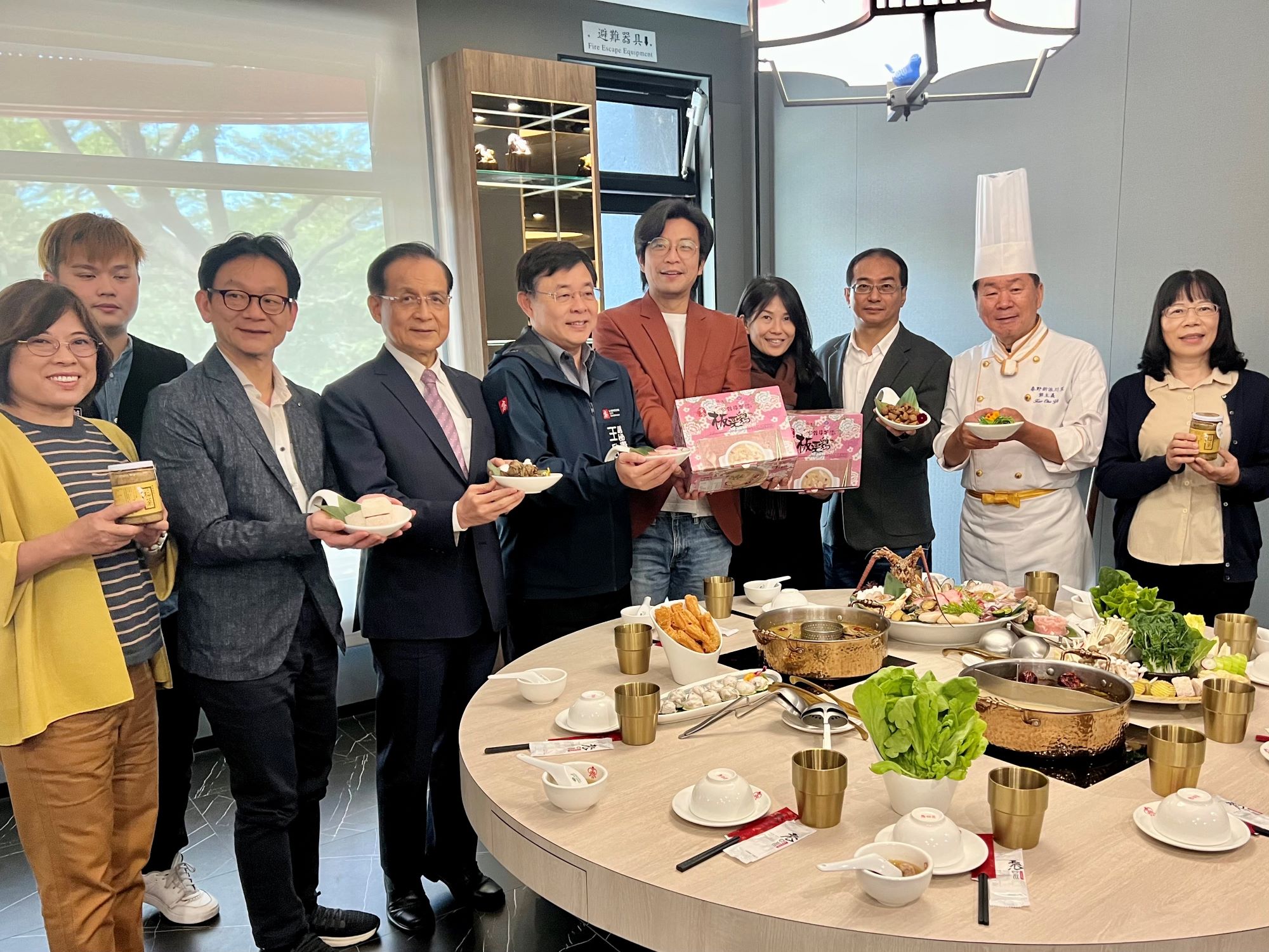 ▲「公館福菜黃金板栗雞鍋」迎春開鍋記者會。（記者程啟峰攝）