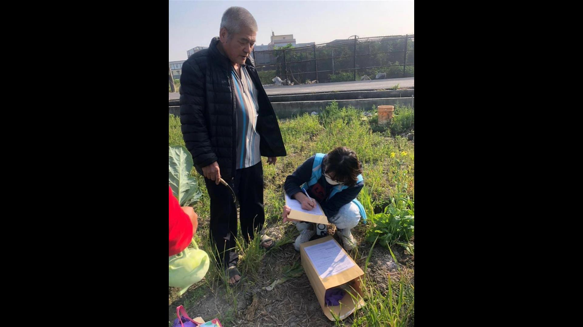 ▲為確保農曆年期間消費者能夠安心享用高品質、安全的蔬果，彰化縣政府自1月9日起至2月8日止，擴大至各大果菜批發市場、集貨場、合作社及田間進行農作物農藥殘留抽查。（彰化縣政府提供）
