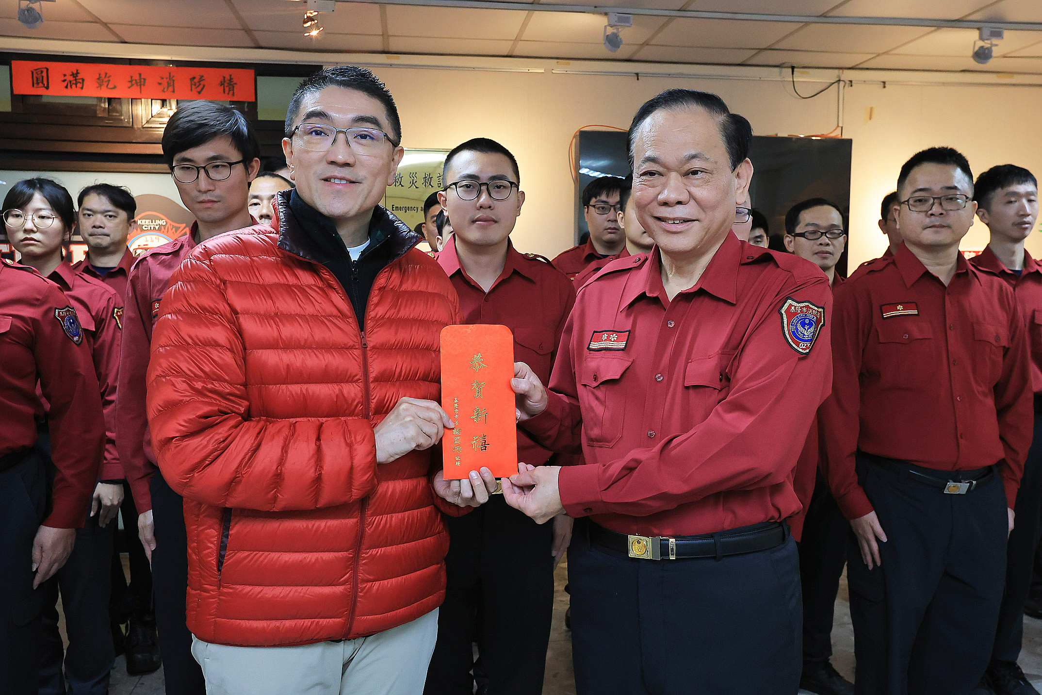 向保護民眾家園的消防人員致敬　基隆市長謝國樑致贈春節值勤慰問金