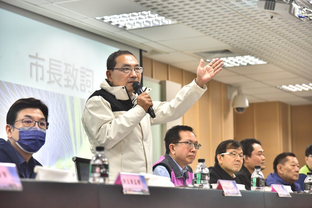 113年新北行動治理前進淡水 侯友宜:完善交通建設打造宜居淡水。(圖/新北市政府提供)