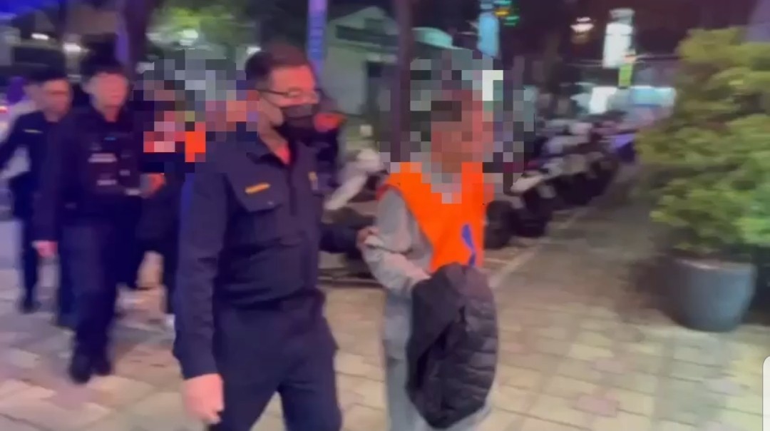 警方逮捕五名通緝犯到案。(記者宋紹誠翻攝)