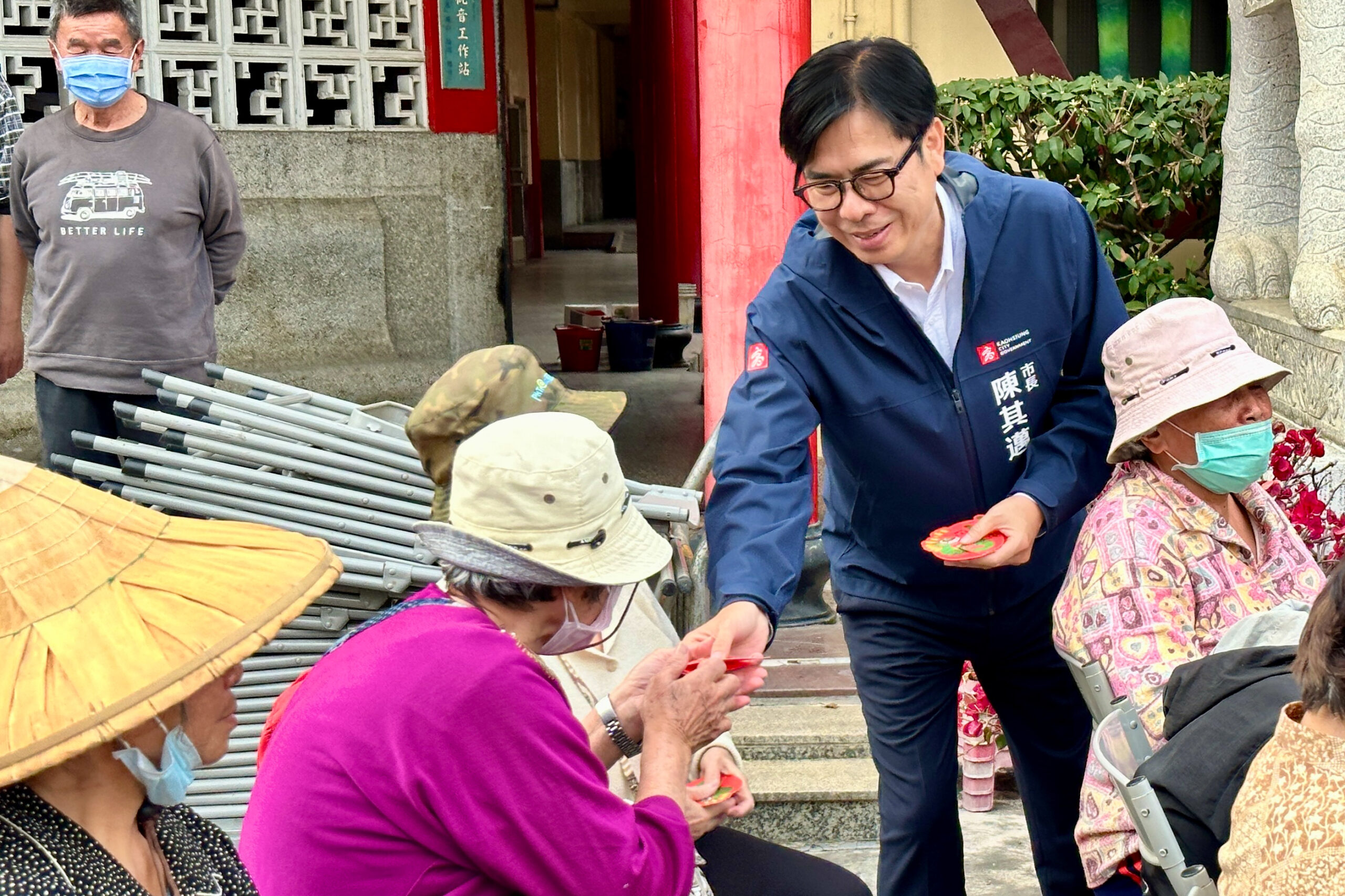 陳其邁連跑4廟宇參香 祈求風調雨順、國泰民安
