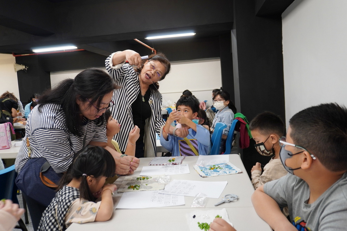 漾新聞|社教館辦「翡翠賺錢蛙串珠」上百親子手作樂趣滿分