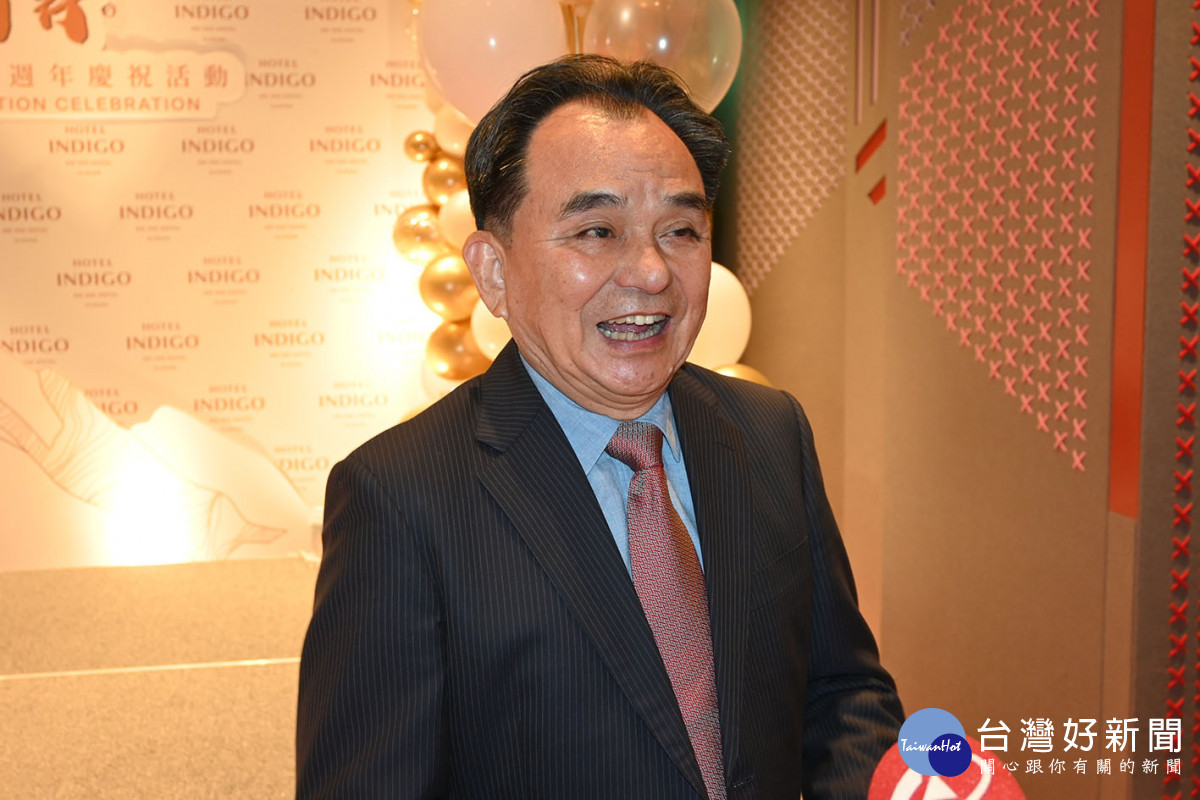 霖宏集團總裁張枋霖說,會賺錢不是什麼大事,捐救護車才能幫助更多人/陳致愷攝影