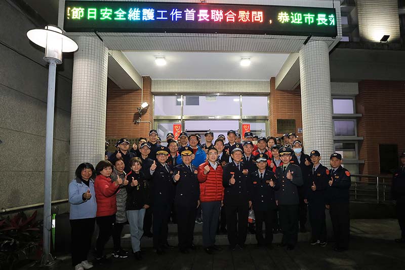 謝國樑率隊至警察局、中正區、信義區慰問。圖/基隆市政府