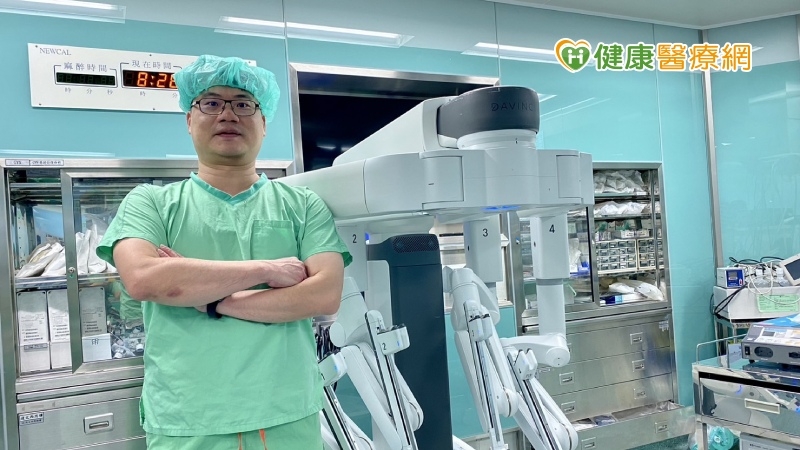 12公分子宮肌瘤壓迫膀胱無法解尿! 達文西手術免摘除子宮