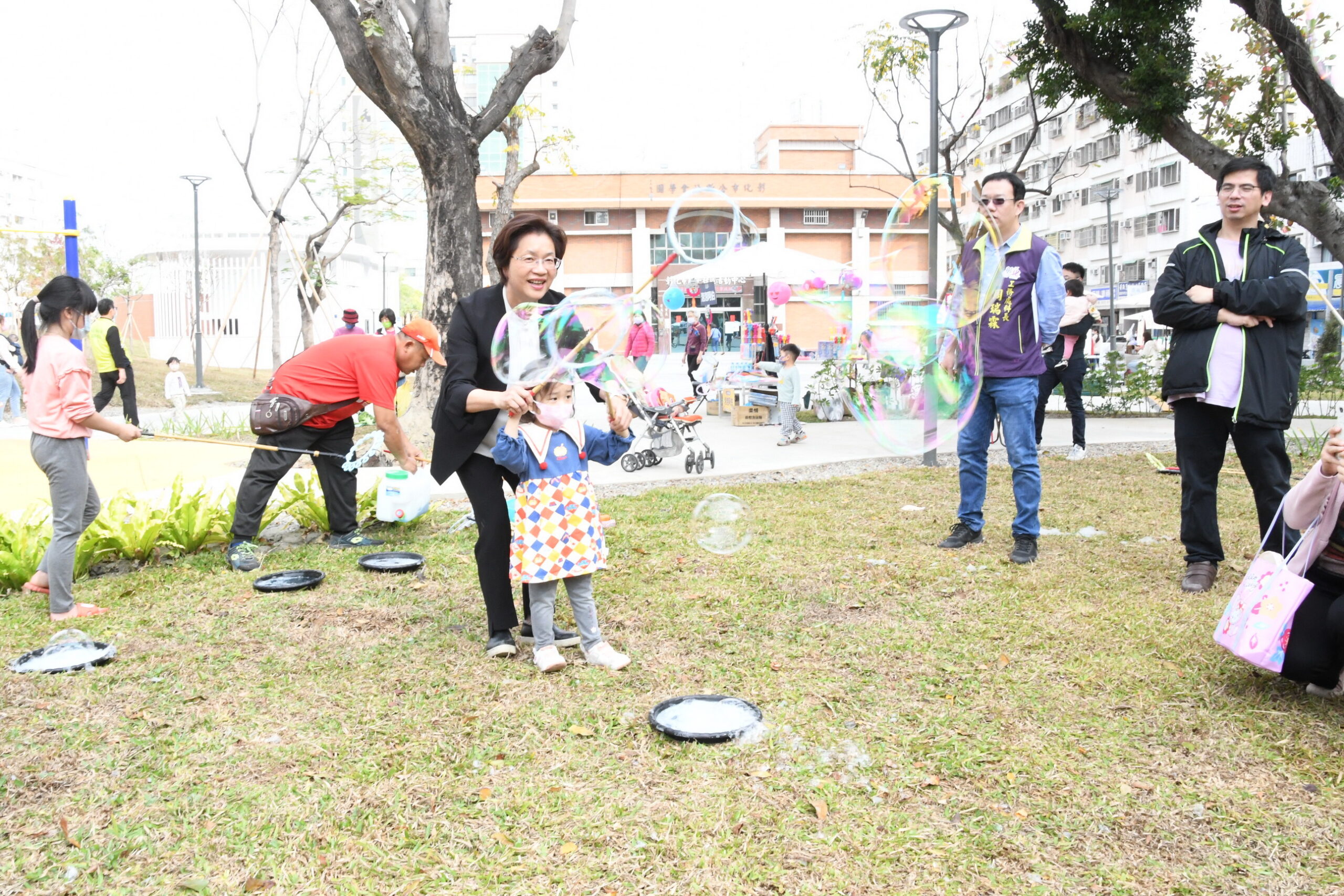 ▲彰化縣政府舉行延平公園地下停車場啟用典禮，這是彰化地區首座集結停車場、公共自行車、公園、活動中心等功能的地下停車場。（記者張溎壕攝）