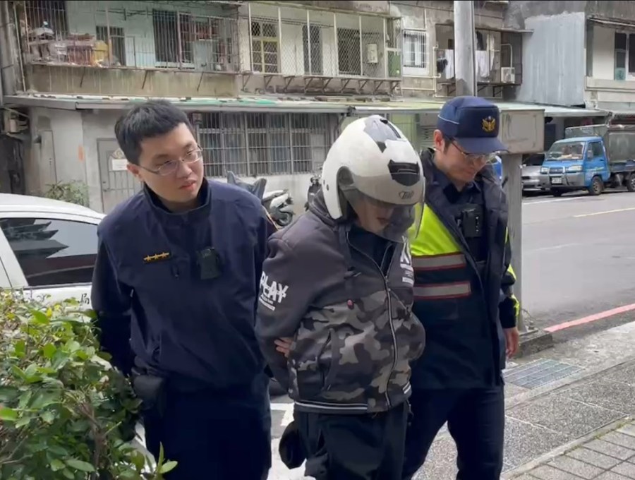 由偷變搶剪刀傷人 65歲男涉奪神像金牌半小時落網 219 cnews204240203a01