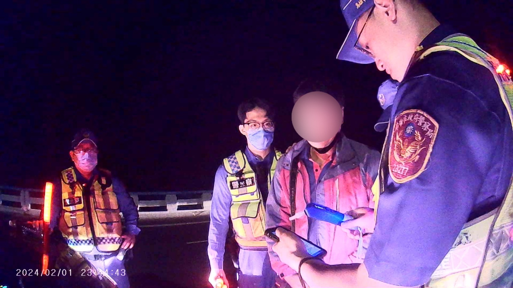 自投羅網！男子酒後泥醉駕車衝撞路檢點遭查獲。〈圖/記者蔡宗武翻攝〉