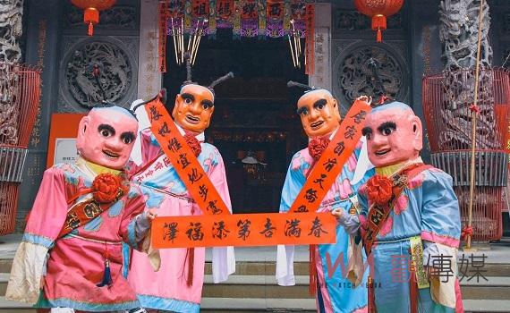 西螺福興宮送神封籤迎接龍年 邀多位書法家義寫春聯
