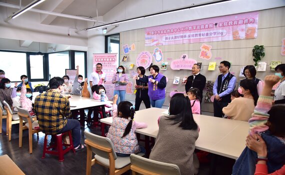 中市家庭教育中心推動親子共讀「圖書角」 打造幸福親子關係!