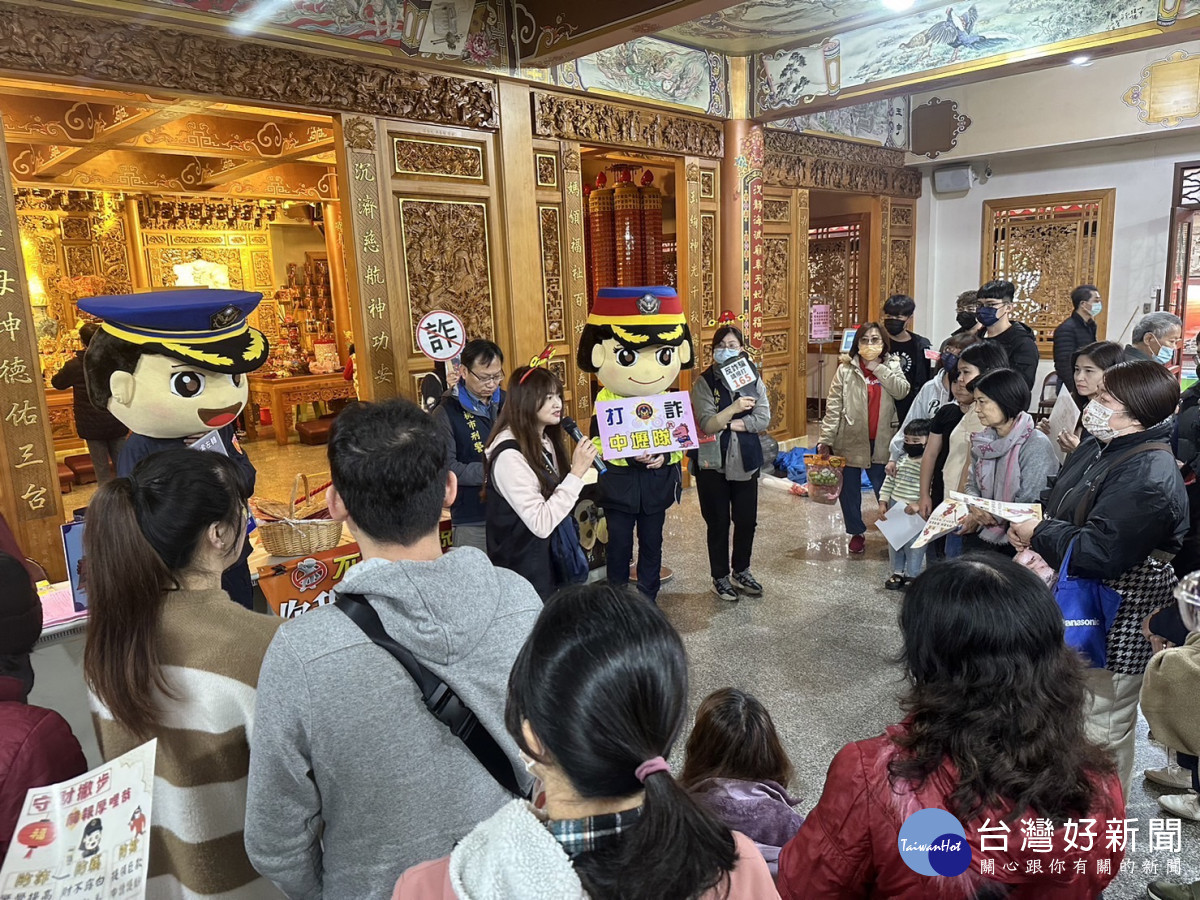 中壢仁海宮熱烈邀請中壢警分局,攜手宣導春節安全。
