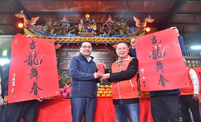 視察春節蔬果交易 侯友宜三重果菜市場拜早年
