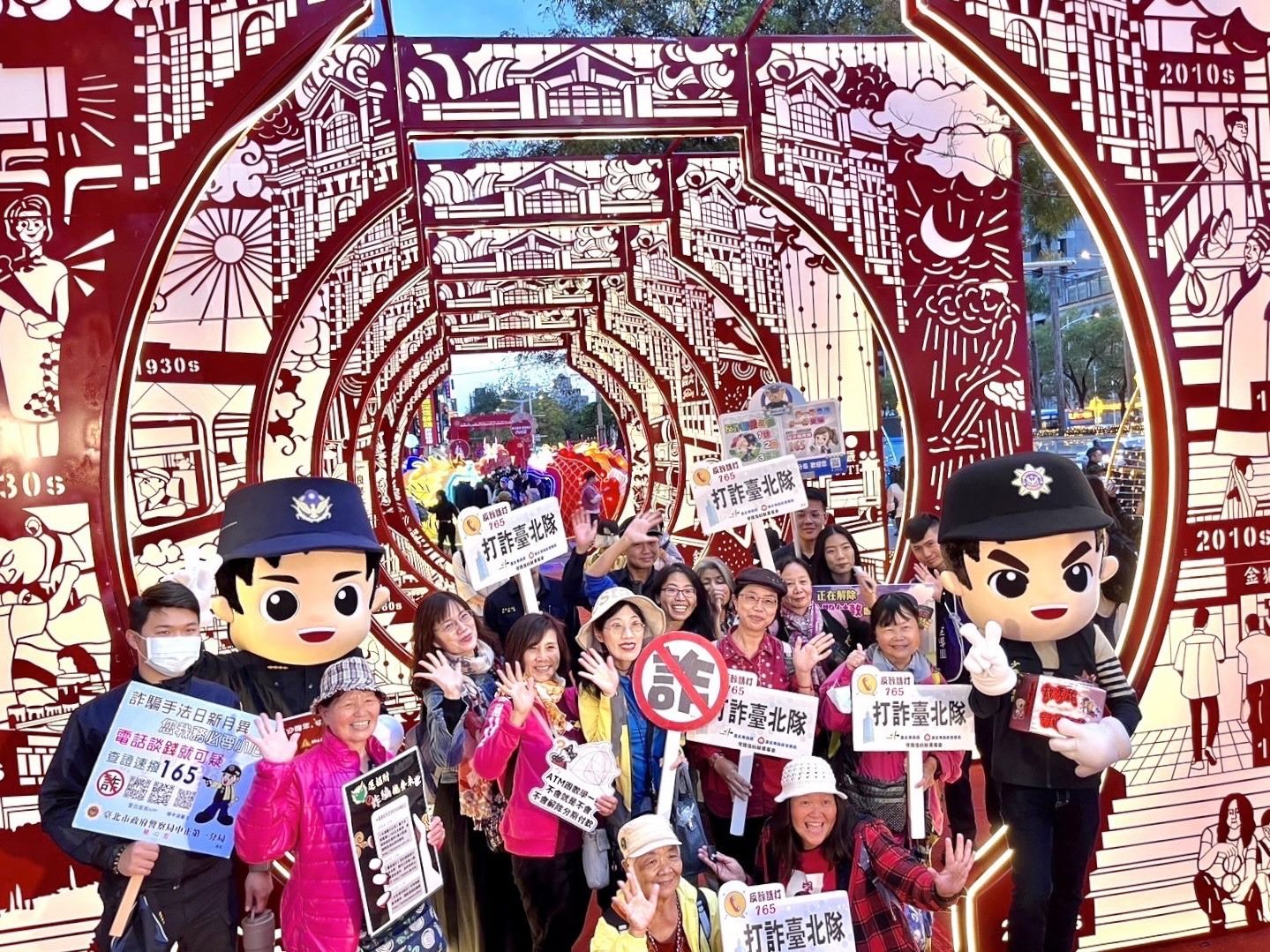 耀眼奪目「龍躍光城」 台北反詐尖兵坐鎮西門