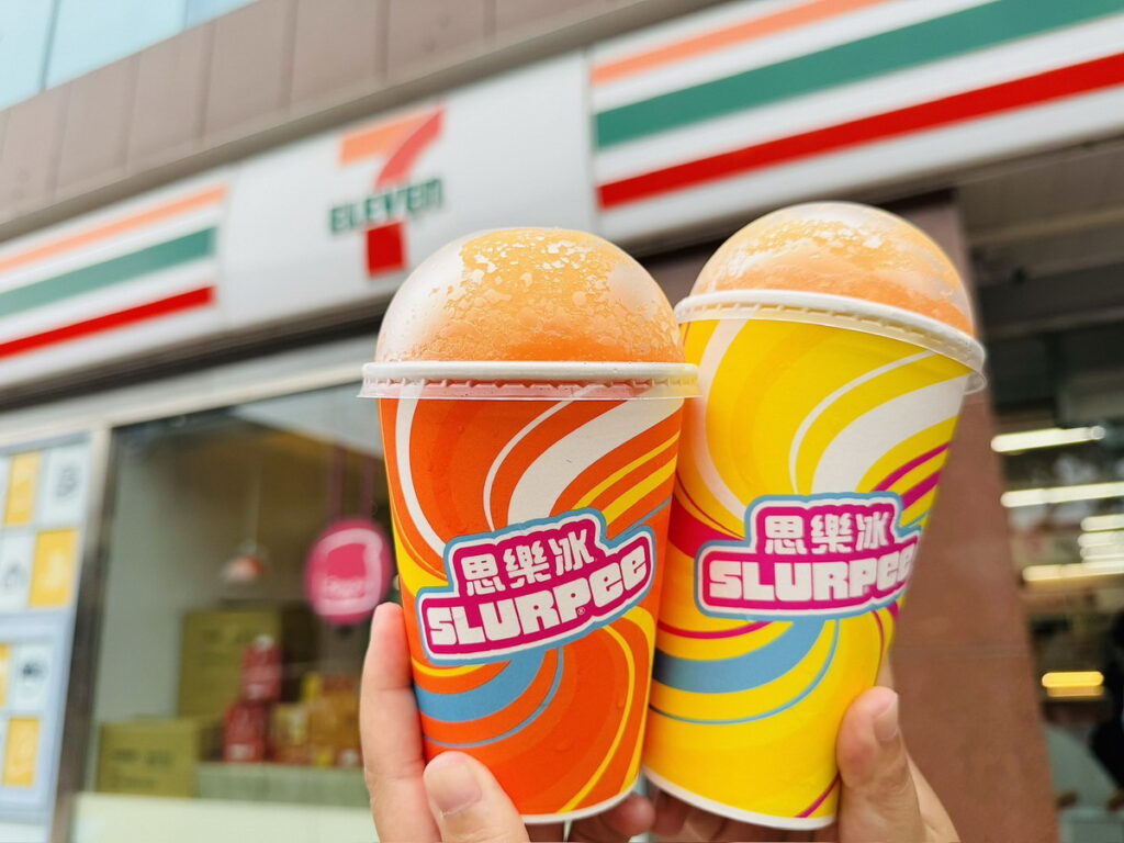 7-ELEVEN限定門市推出象徵大吉大利好運來的「桔運龍來橘子風味思樂冰」。