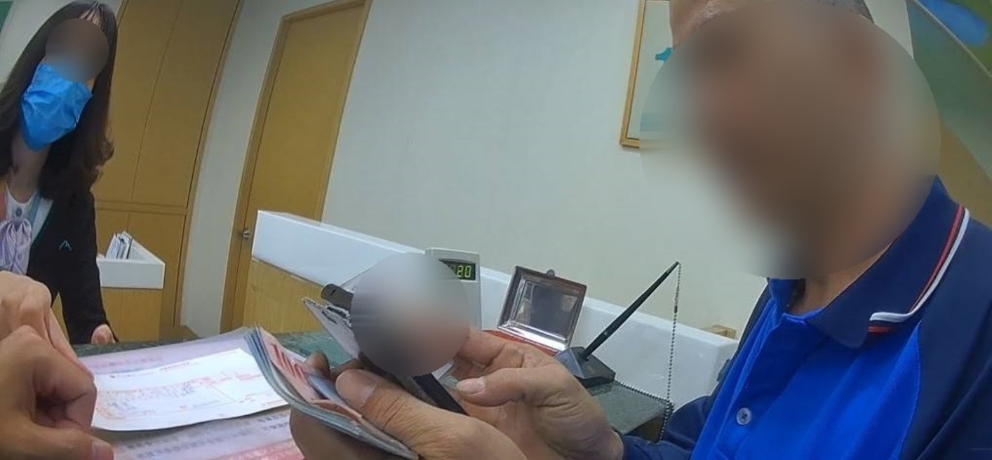 ▲圖說：周姓男子誤踩「愛情投資詐騙」陷阱，欲匯款投資名貴瓷器，員警急攔阻 （圖／台中市政府提供）