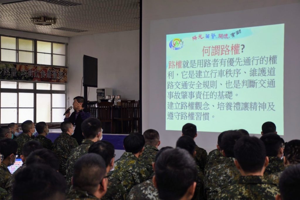 頭份警受邀斗煥坪營區陸軍步兵第249旅部隊訓練中心 春節反詐騙、酒駕及毒品防制宣導