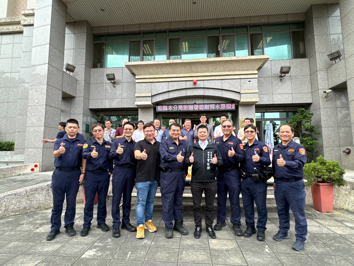 漾新聞|副議長曾俊傑三民一分局拜年慰勞基層員警辛勞