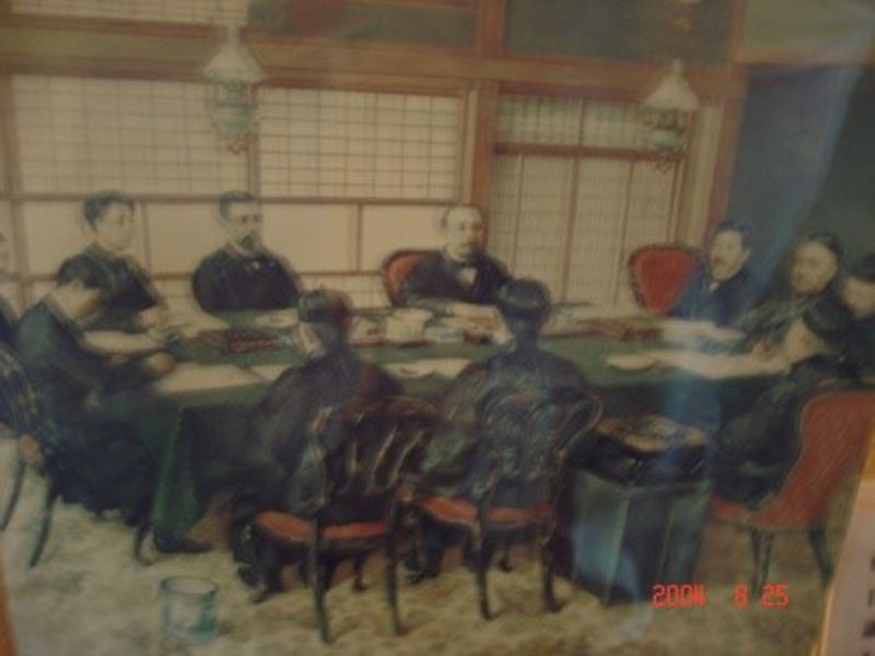 會場牆上掛著當年春帆樓舊照(左)/會場舊照(中)/李鴻章題字(右) 。圖/楊正寬