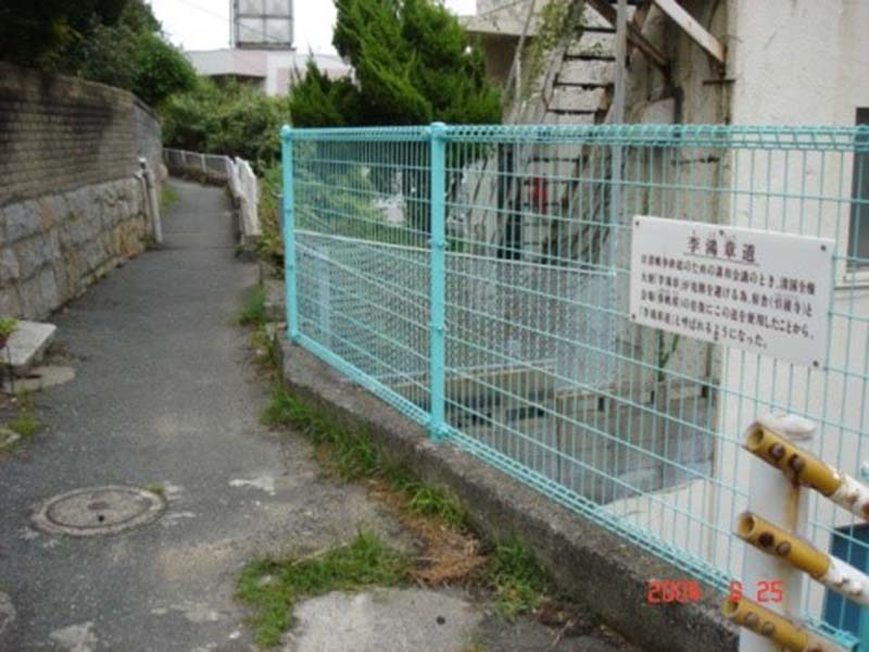 李鴻章及日本人為李鴻章談判安全所闢寬僅容身的狹窄「李鴻章道」。圖/楊正寬