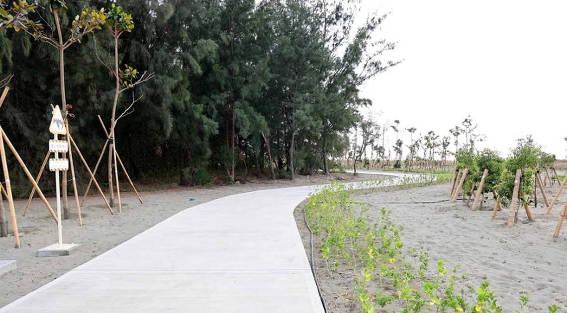 台南黃金海岸海洋新樂園啟用