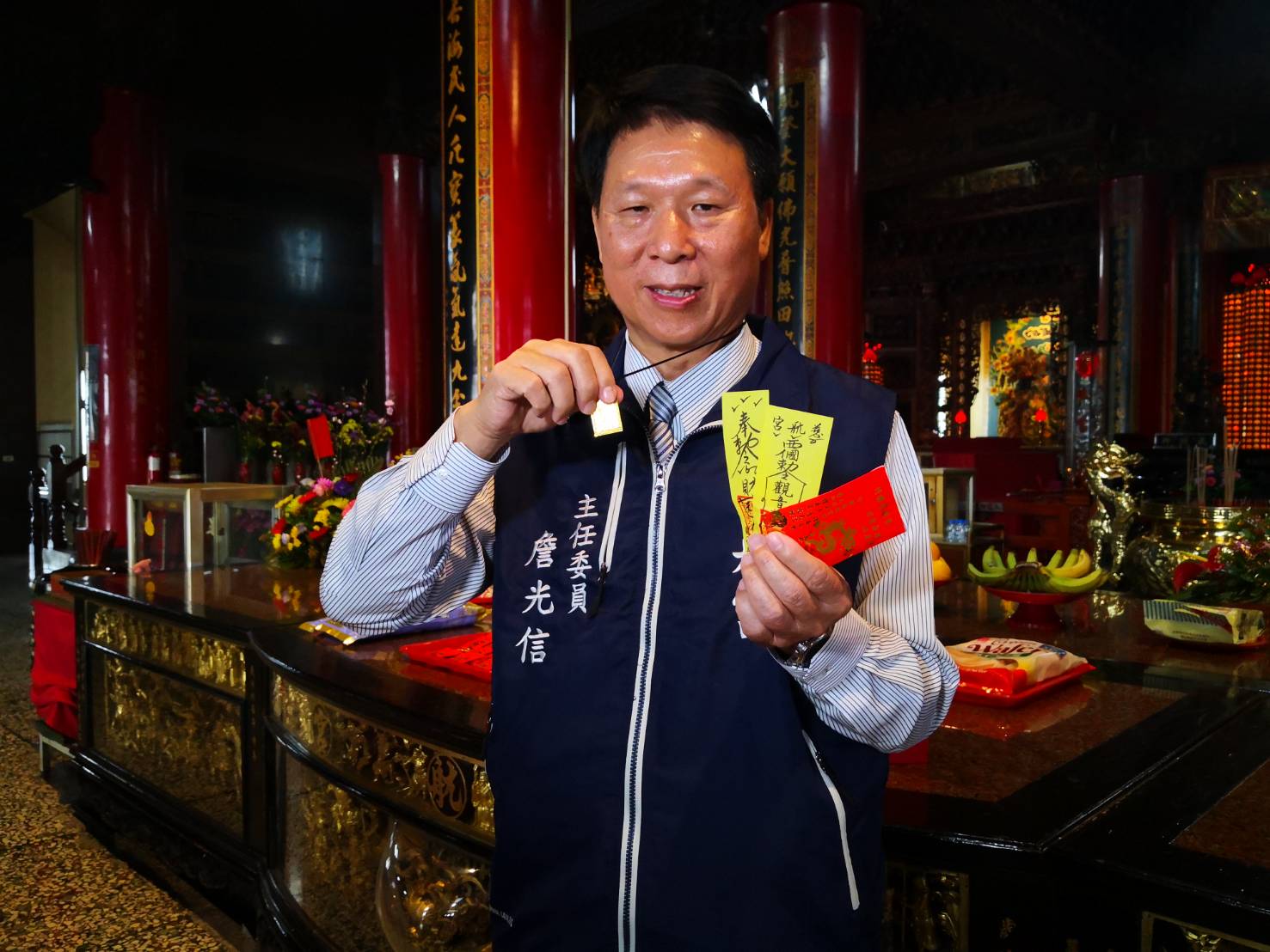 ▲竹塘慈航宮宣布今年春節將送出1萬組特製「金龍騰飛福（符）袋」，為信眾帶來滿滿祝福。（記者張溎壕攝）