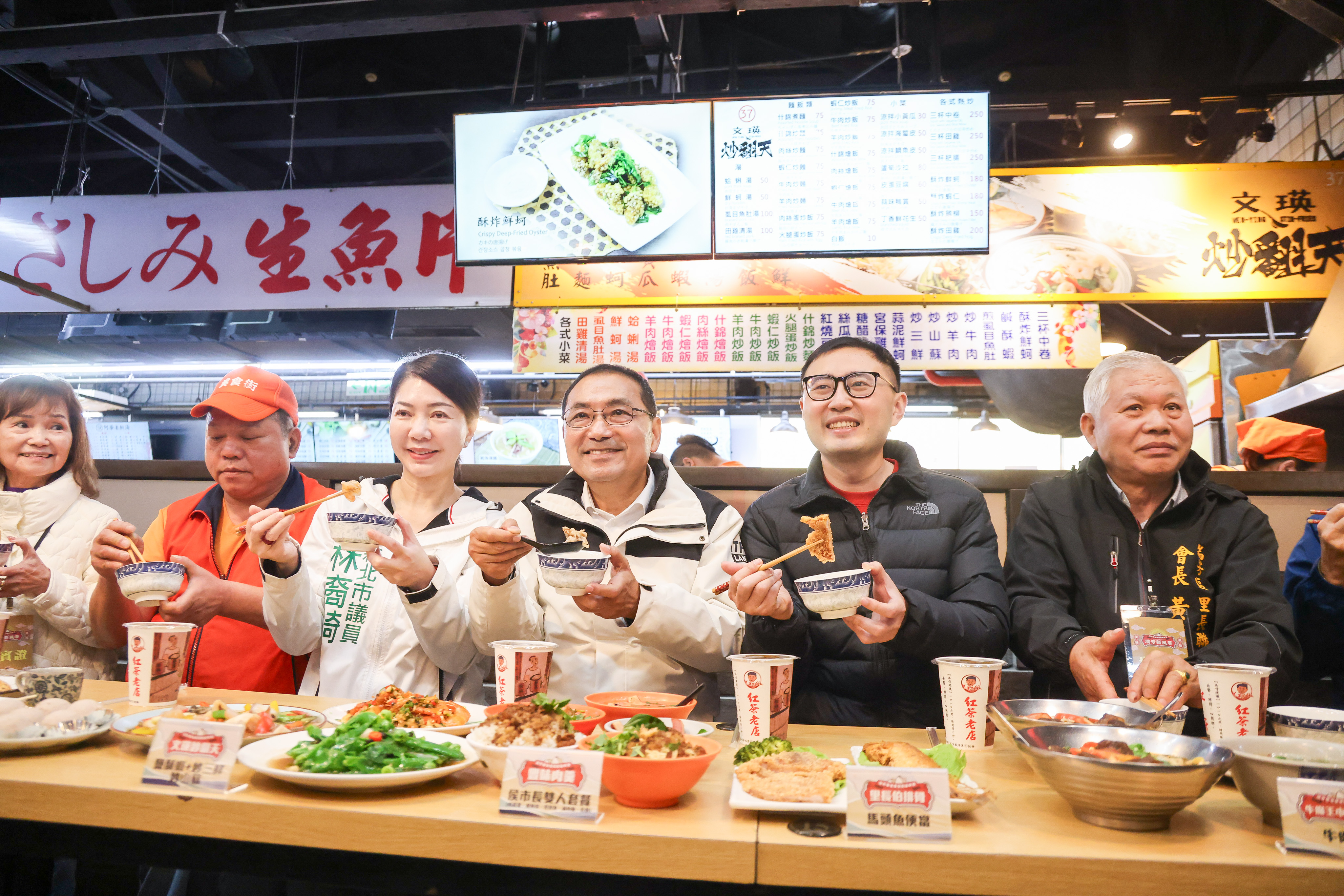 瑞芳美食廣場重新開幕　侯友宜邀民眾春節拍照打卡享美食