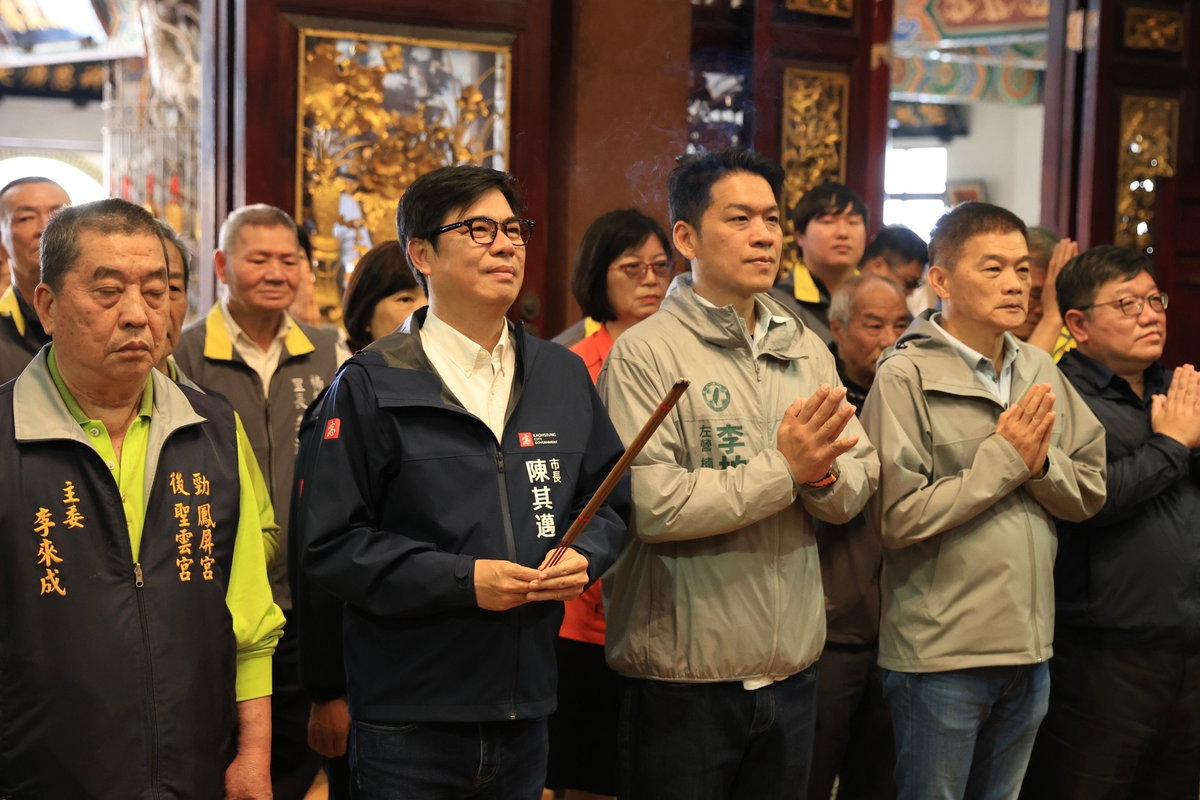 後勁發送小紅包 陳其邁:走春首選在高雄 歡迎前來搭乘全台唯一輕軌成圓
