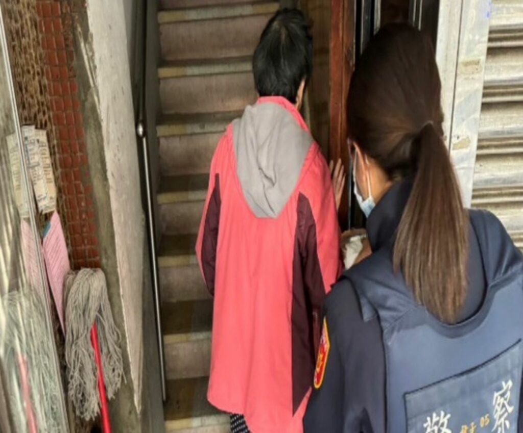 有婦人需要協助，警員立即趕赴現場處理