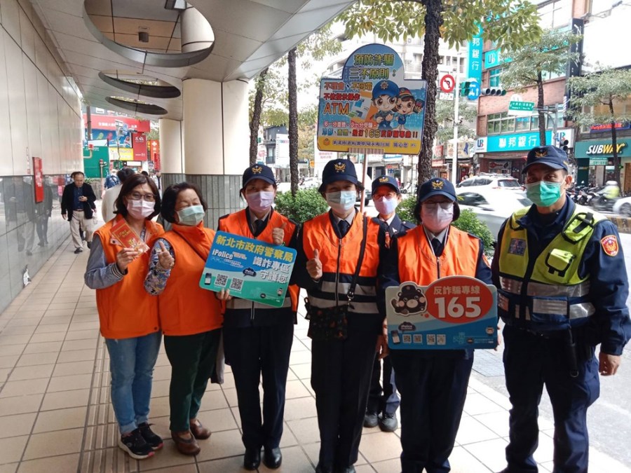 警民合力街頭宣導 強化重要節日安全維護工作 223 cnews204240205a06