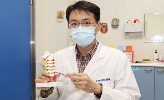 頸椎困擾麻痛延至上肢！    前位頸椎顯微手術解疼痛危機