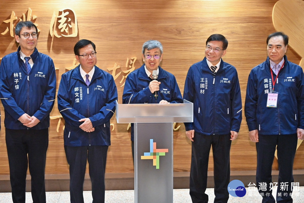 行政院長陳建仁視察國道及機場疏運情形,肯定春節疏運整備讓國人享有便捷交通服務。
